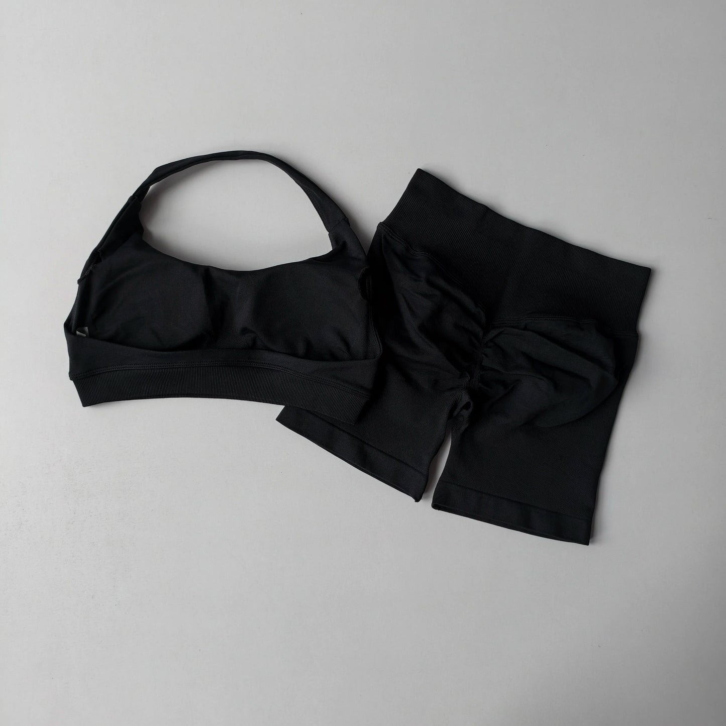 2-delige yogapak voor vrouwen Naadloze fitnesskleding Halter sportbeha Bijpassende impact shorts Trainingssets Gymset Outfit