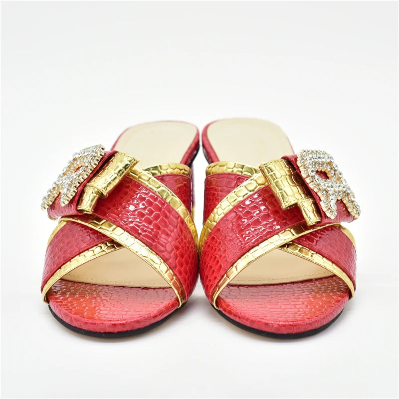 Fashion Wedding Shoes for Women Bride Luxery Shoes Women Patent Leather Rhinestone Women Party Pumps Decorated with Rhinestone