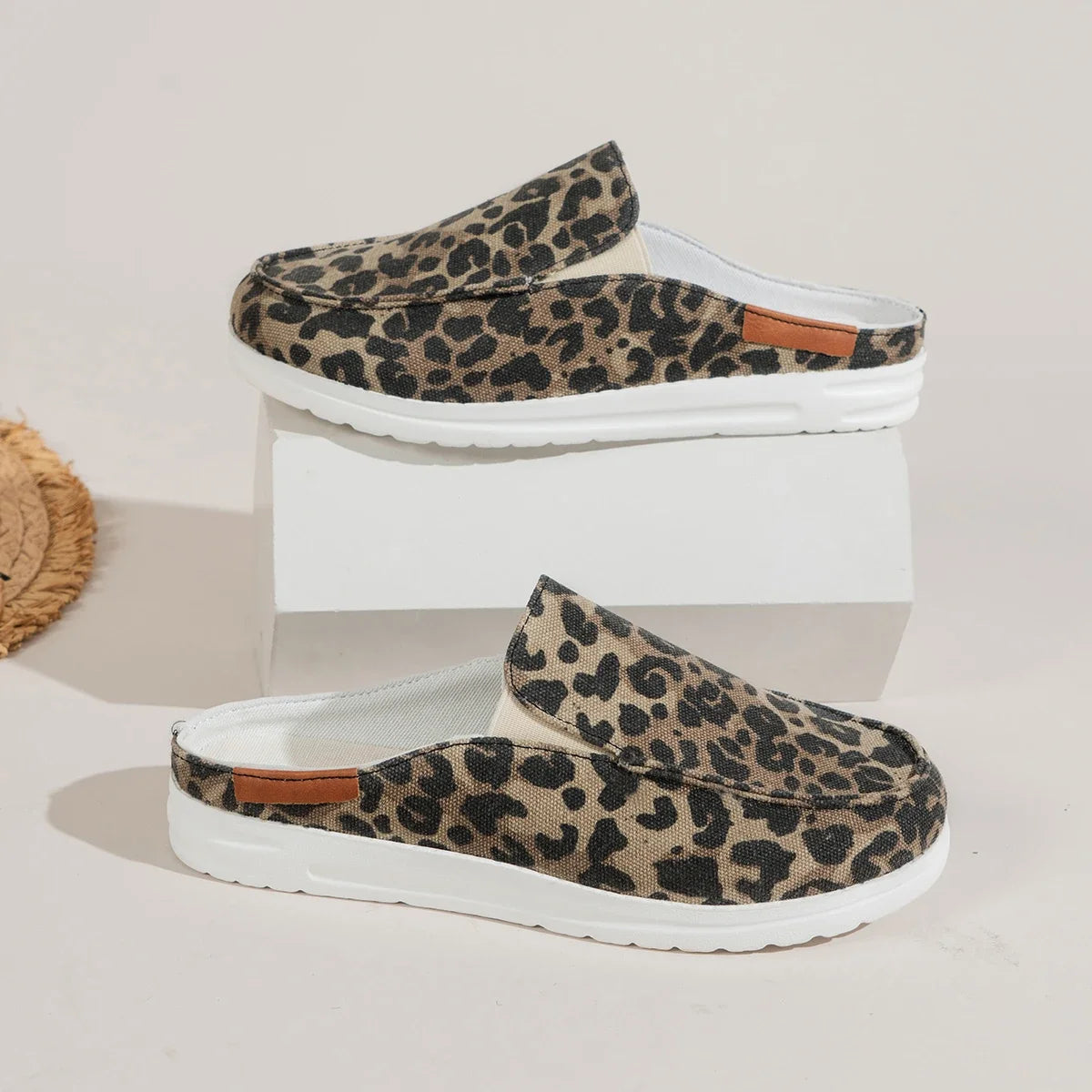 Women's Summer New Sports Slippers Baotou Outdoor Fashion Flat Light Comfortable Non-slip Travel Shoes Hotel Disposable Shoes