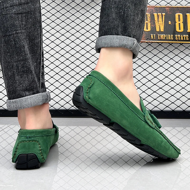2024 Nieuwe modieuze loafers met kwastjes voor heren, groene jeugd, trendy mocassins, Engelse herenschoenen, grote maten 47-48