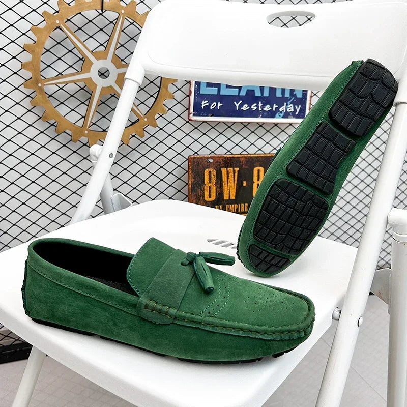 2024 Nieuwe modieuze loafers met kwastjes voor heren, groene jeugd, trendy mocassins, Engelse herenschoenen, grote maten 47-48