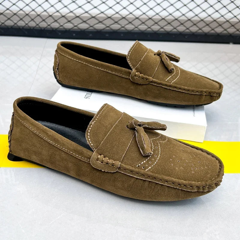 2024 Nieuwe modieuze loafers met kwastjes voor heren, groene jeugd, trendy mocassins, Engelse herenschoenen, grote maten 47-48