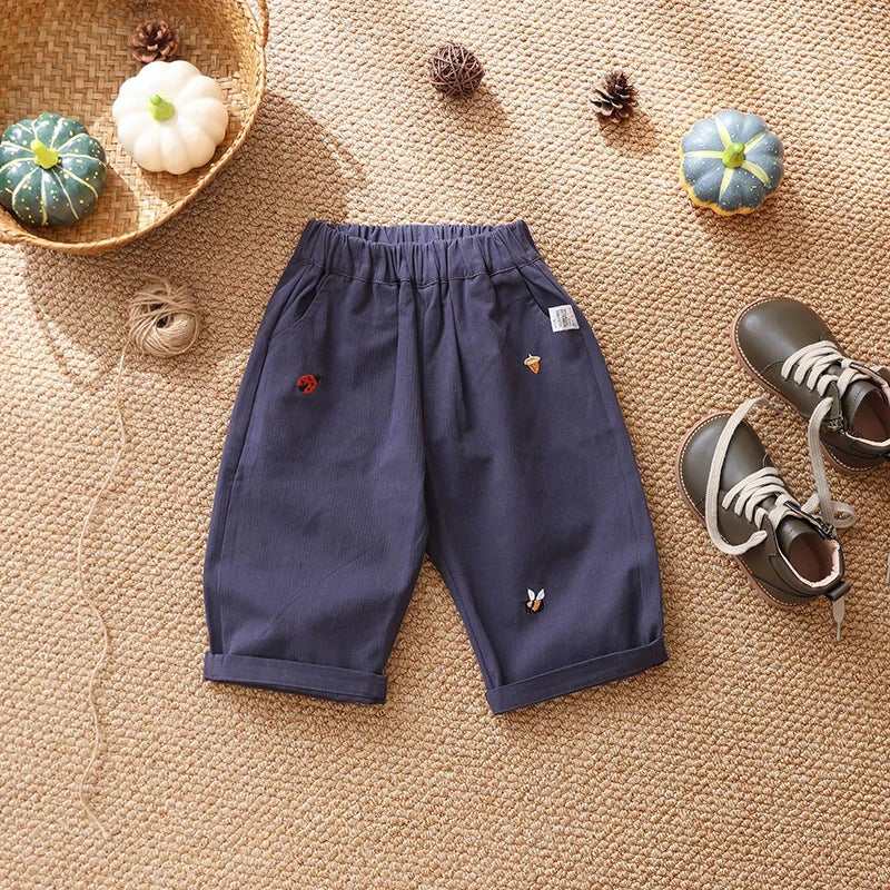 2025 Nieuwe baby kinder casual broek lente jongens effen kleur broek meisjes cartoon borduurwerk outdoor broek 1-5 jaar unisex