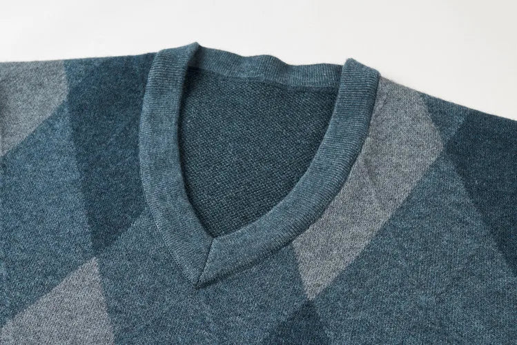 Men's Diamond Pattern V-Neck Sweater Stylish Autumn/Winter Business Casual Knitwear Elegant British Style Male Sweater Size M-4XL