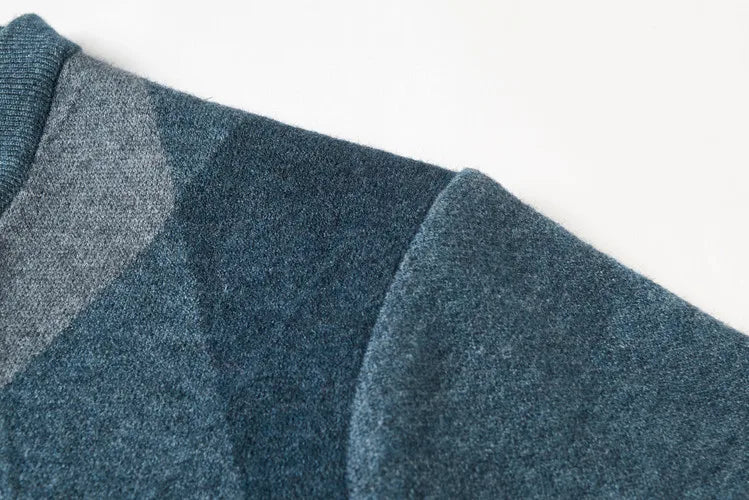 Men's Diamond Pattern V-Neck Sweater Stylish Autumn/Winter Business Casual Knitwear Elegant British Style Male Sweater Size M-4XL