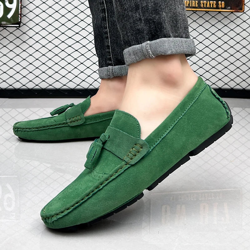 2024 Nieuwe modieuze loafers met kwastjes voor heren, groene jeugd, trendy mocassins, Engelse herenschoenen, grote maten 47-48