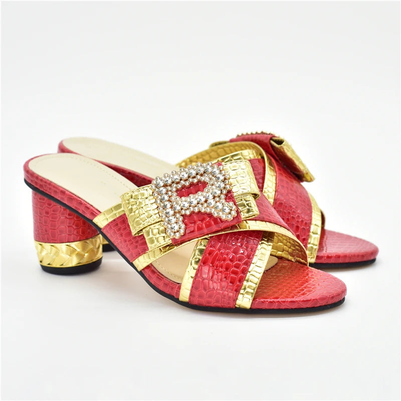 Fashion Wedding Shoes for Women Bride Luxery Shoes Women Patent Leather Rhinestone Women Party Pumps Decorated with Rhinestone