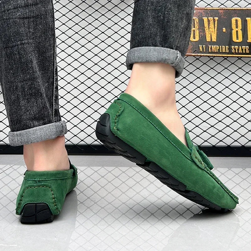 2024 Nieuwe modieuze loafers met kwastjes voor heren, groene jeugd, trendy mocassins, Engelse herenschoenen, grote maten 47-48