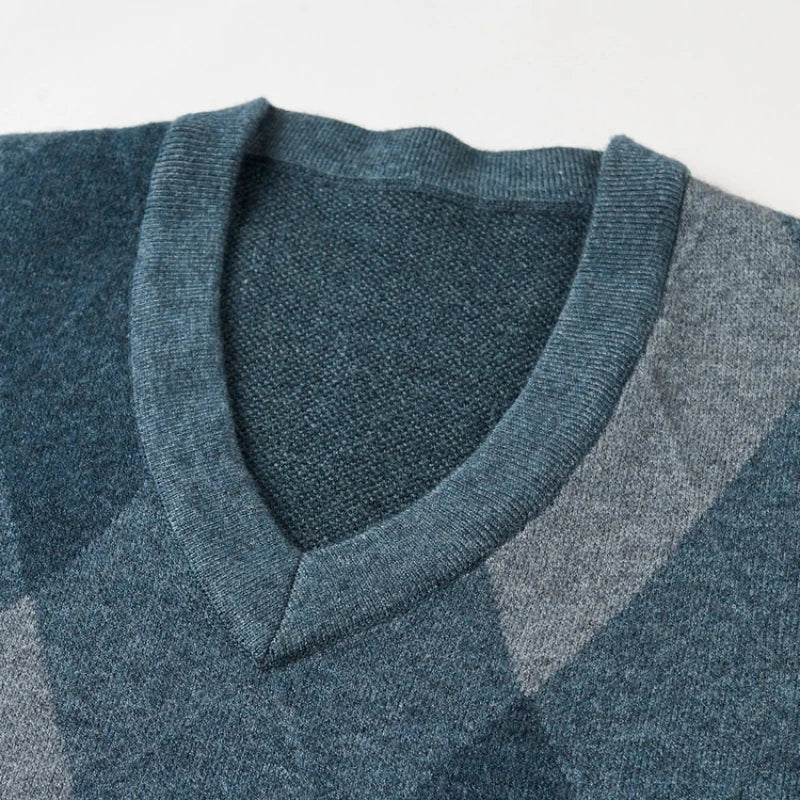 Men's Diamond Pattern V-Neck Sweater Stylish Autumn/Winter Business Casual Knitwear Elegant British Style Male Sweater Size M-4XL