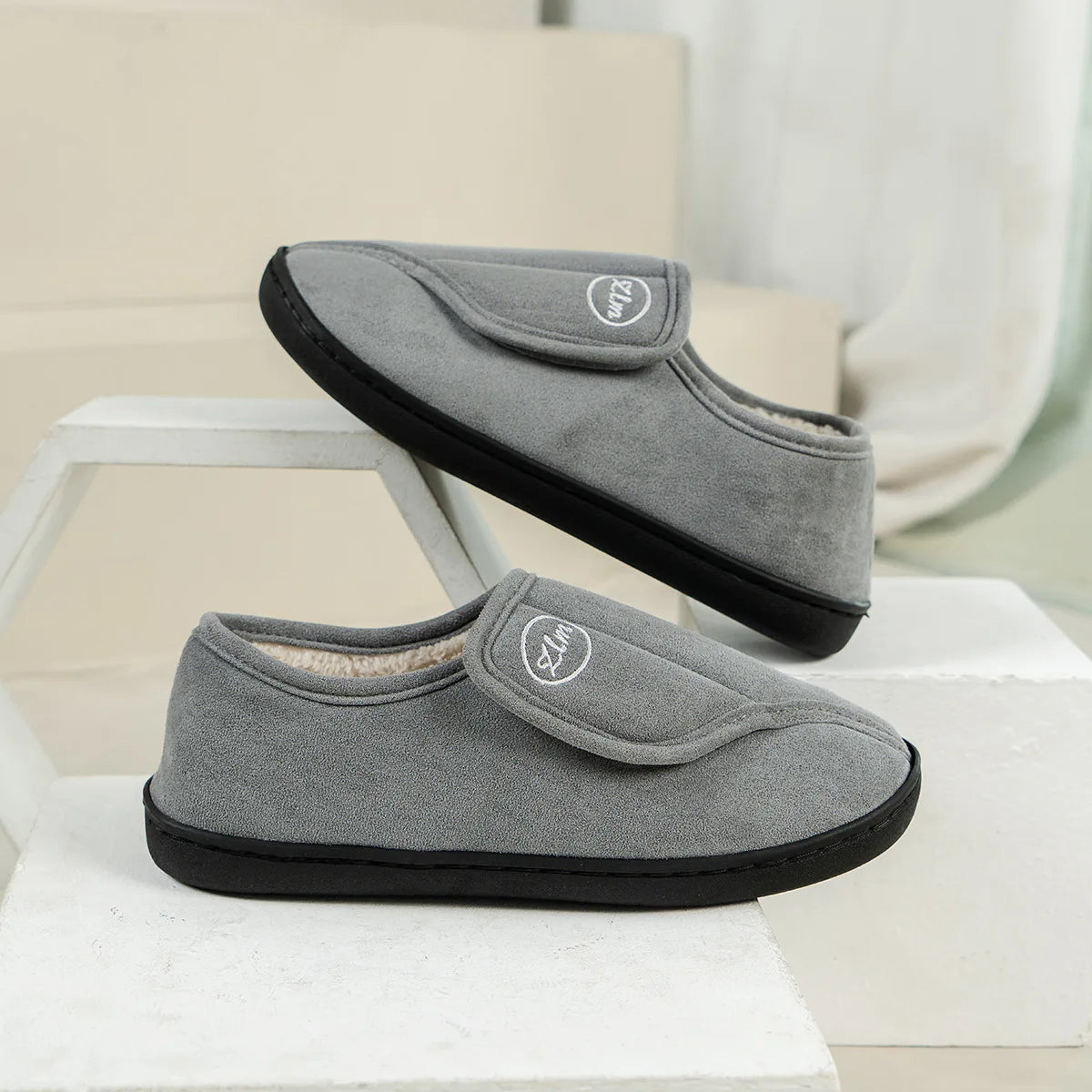 Unisex Winter Warm Cotton Slippers Outdoor Anti-Slip Faux Fur Cotton Shoes For Indoor Soft Cosy Plush Flat House Shoes For Men & Women