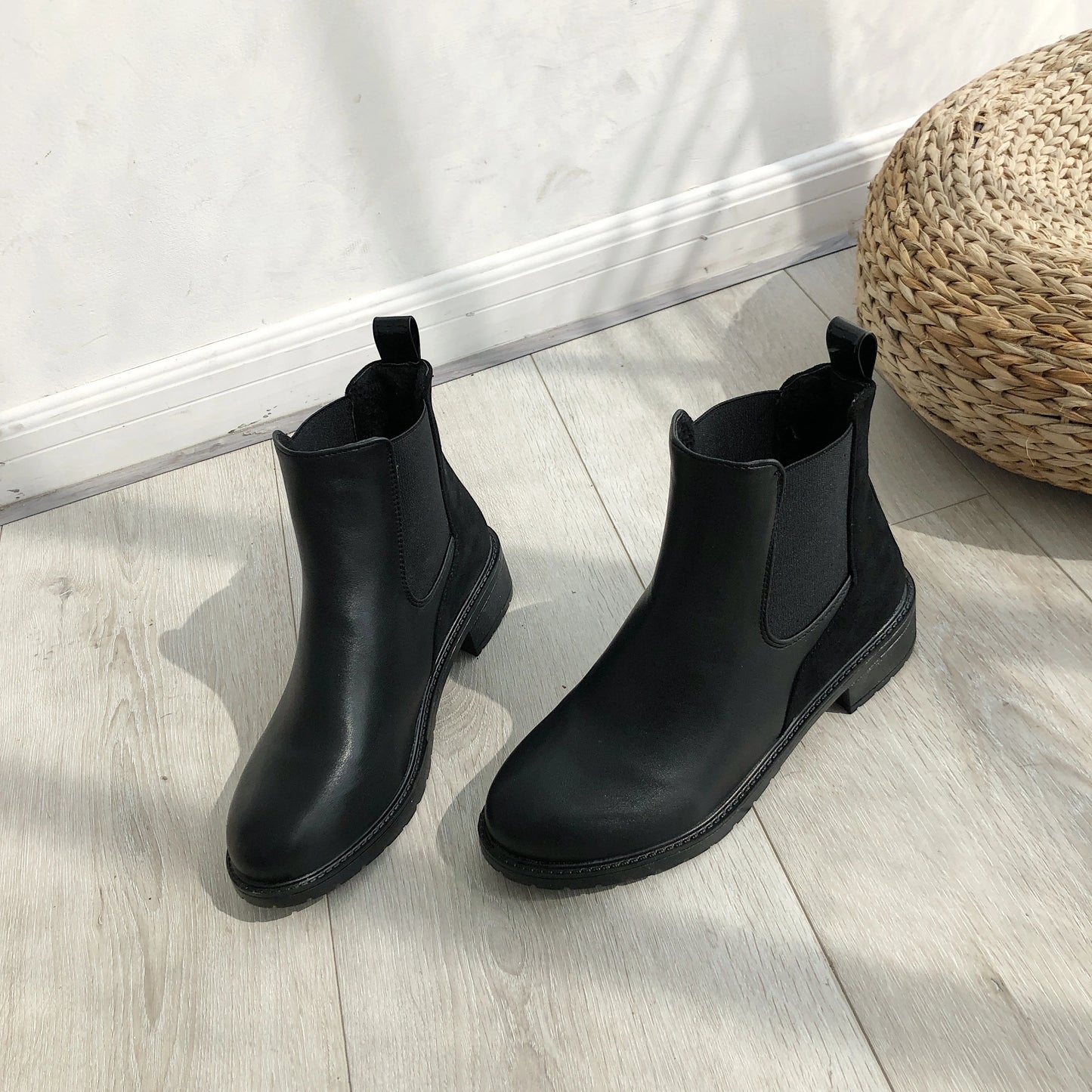 Women's Chelsea Boots Black PU Leather Round Toe Low Heels Snow Retro Chunky Heel Platform British Sole Autumn Winter Wear
