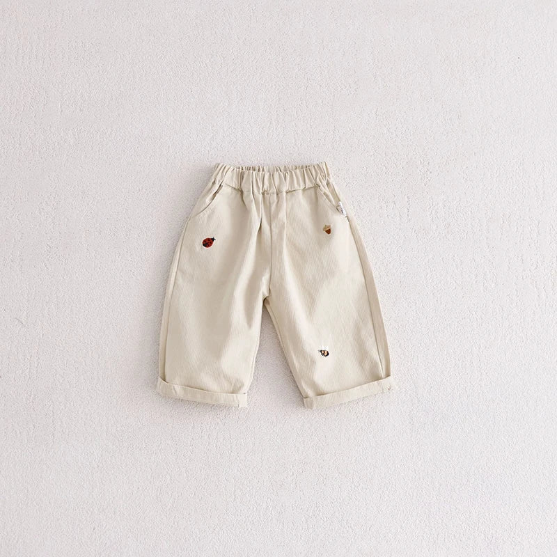 2025 Nieuwe baby kinder casual broek lente jongens effen kleur broek meisjes cartoon borduurwerk outdoor broek 1-5 jaar unisex