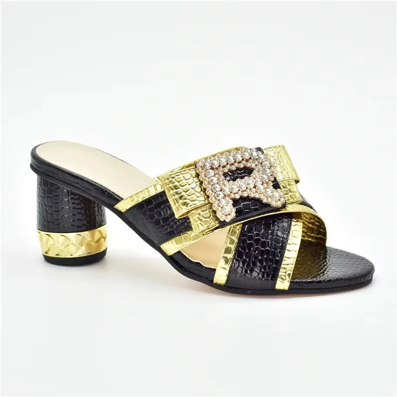 Fashion  Wedding Shoes for Women Bride Luxery Shoes Women Patent Leather Rhinestone Women Party Pumps Decorated with Rhinestone