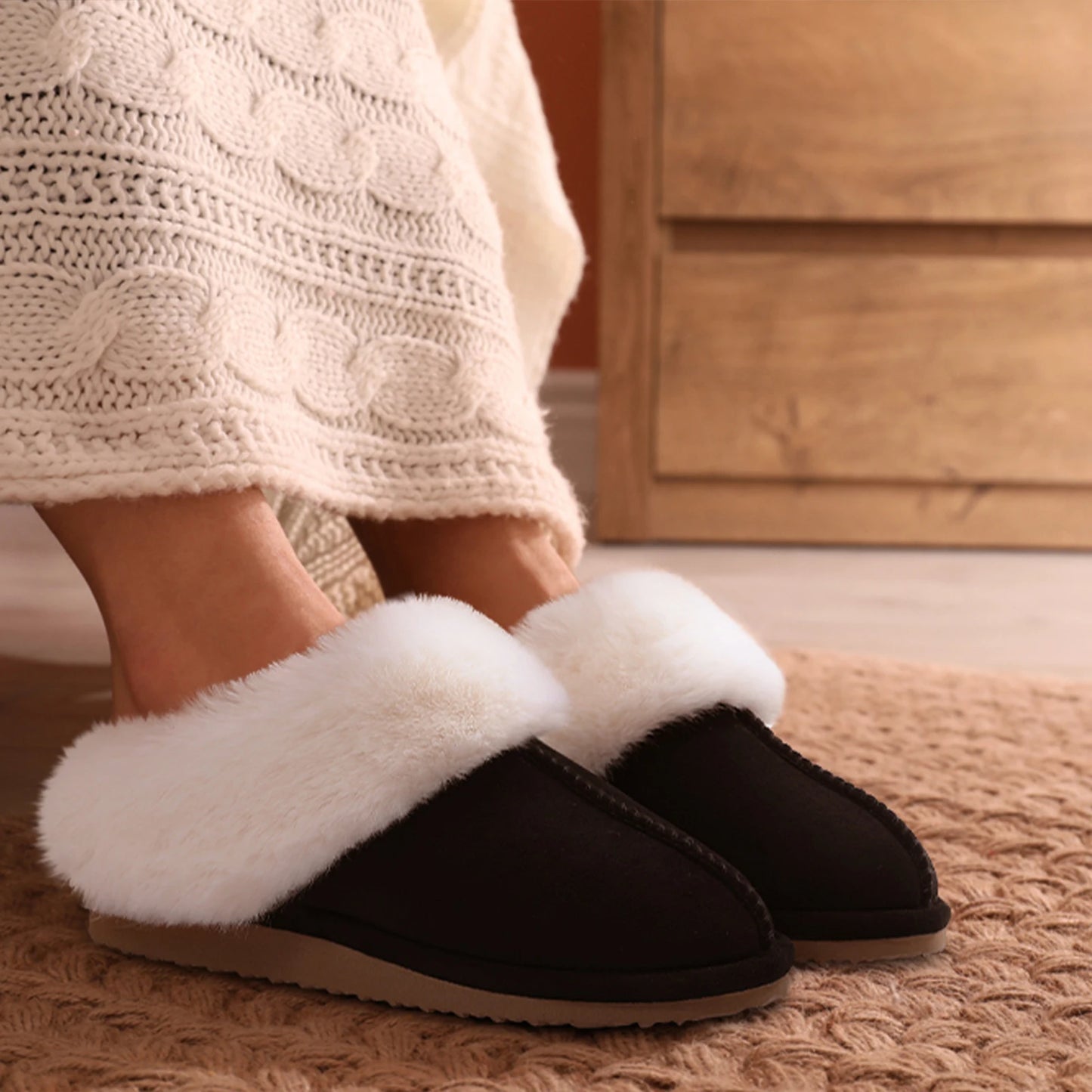 Women's Winter Warm Fluffy Faux Fur Suede Shoes For Indoor and Outdoor Use Fuzzy Slides Fur Slippers For Ladies