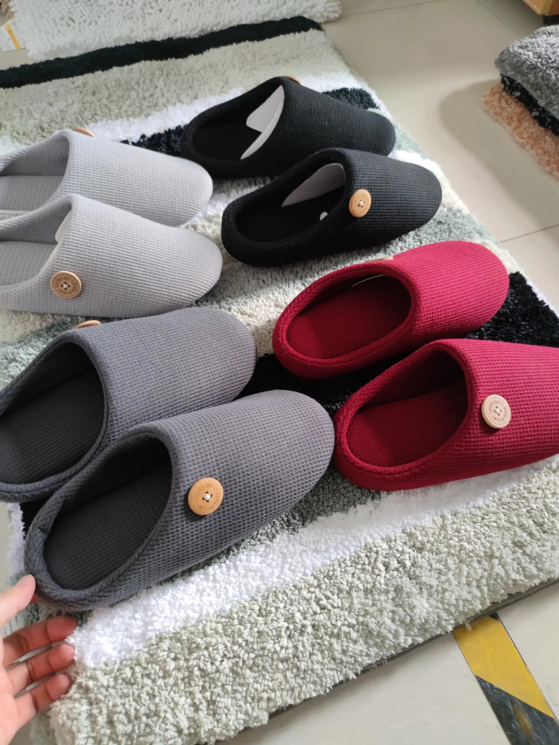 Unisex Winter House Slippers Anti-Slip Fluffy Warm Memory Foam Cotton Slippers With Durable Rubber Sole for Men & Women