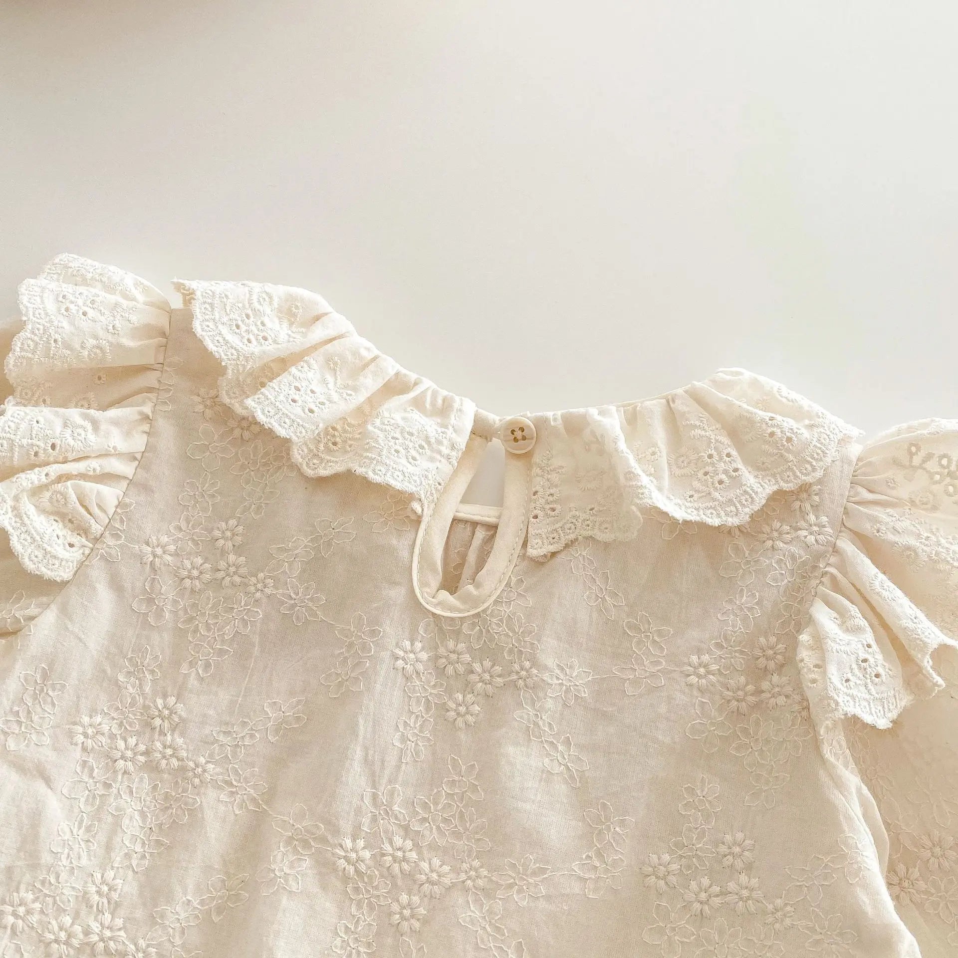 Spring Korean Style Girls' Doll Shirt Cute Embroidered Flowers Kid's Blouse Children's Baby Peter Pan Collar Shirt Base Top 0-5Y Girls