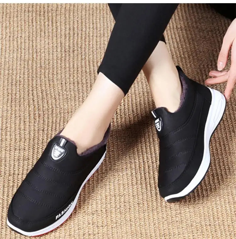 Snow Boots Woman 2025 Trend Woman Shoes Slip On Women Shoes Fur Platform Ankle Boots Flat Winter Boots Women Botas Mujer