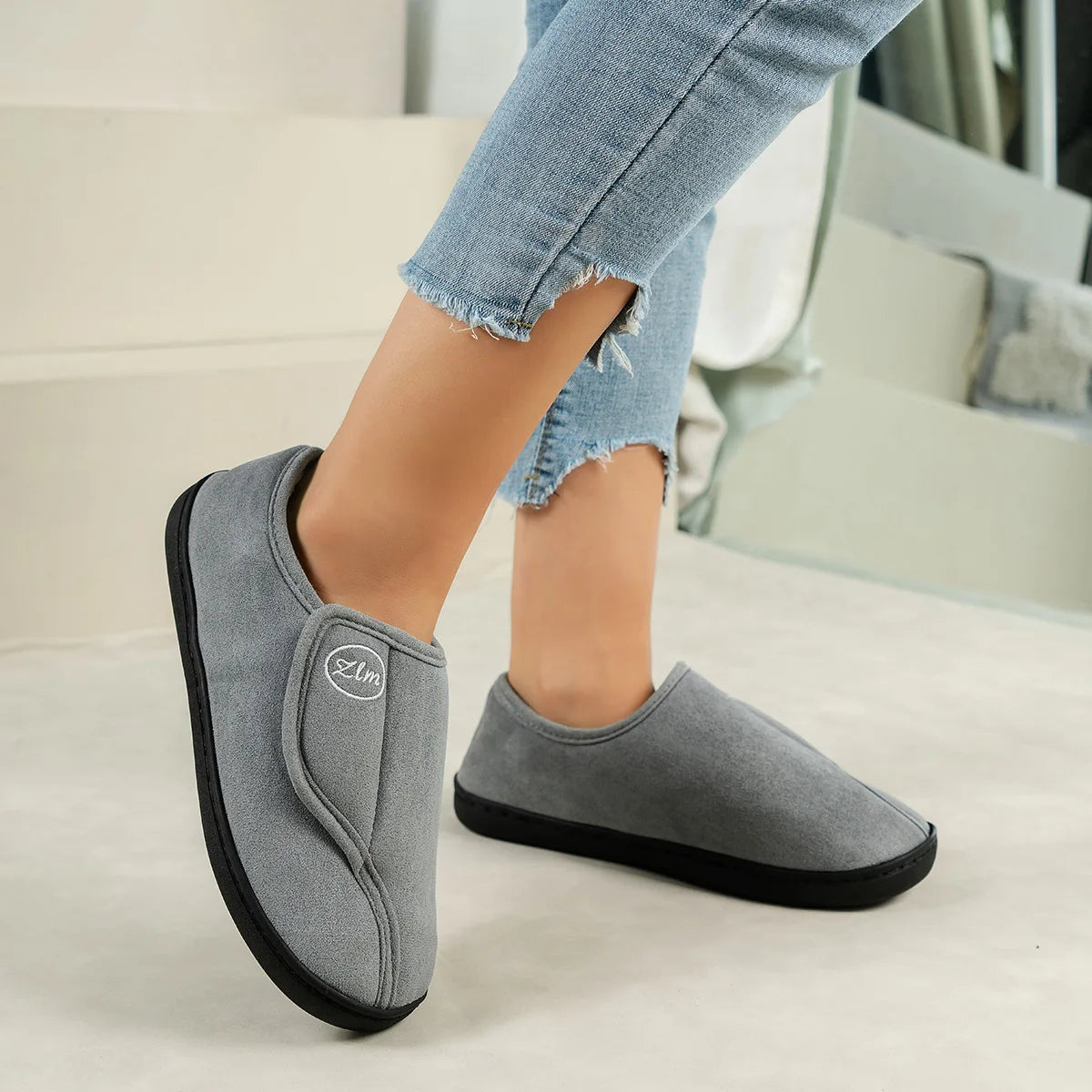 Unisex Winter Warm Cotton Slippers Outdoor Anti-Slip Faux Fur Cotton Shoes For Indoor Soft Cosy Plush Flat House Shoes For Men & Women