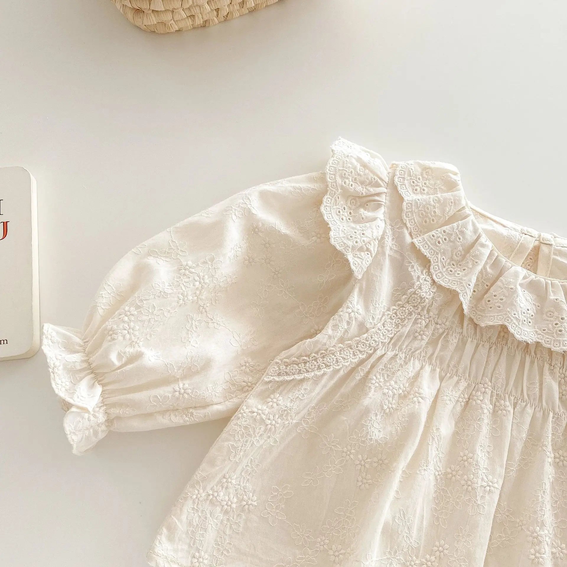 Spring Korean Style Girls' Doll Shirt Cute Embroidered Flowers Kid's Blouse Children's Baby Peter Pan Collar Shirt Base Top 0-5Y Girls