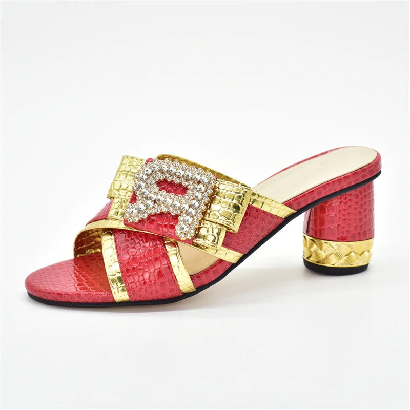 Fashion  Wedding Shoes for Women Bride Luxery Shoes Women Patent Leather Rhinestone Women Party Pumps Decorated with Rhinestone