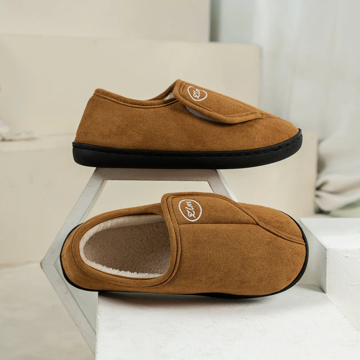 Unisex Winter Warm Cotton Slippers Outdoor Anti-Slip Faux Fur Cotton Shoes For Indoor Soft Cosy Plush Flat House Shoes For Men & Women