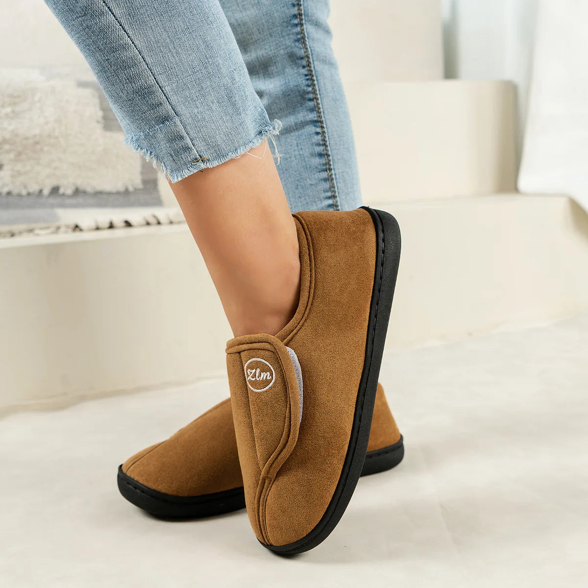 Unisex Winter Warm Cotton Slippers Outdoor Anti-Slip Faux Fur Cotton Shoes For Indoor Soft Cosy Plush Flat House Shoes For Men & Women