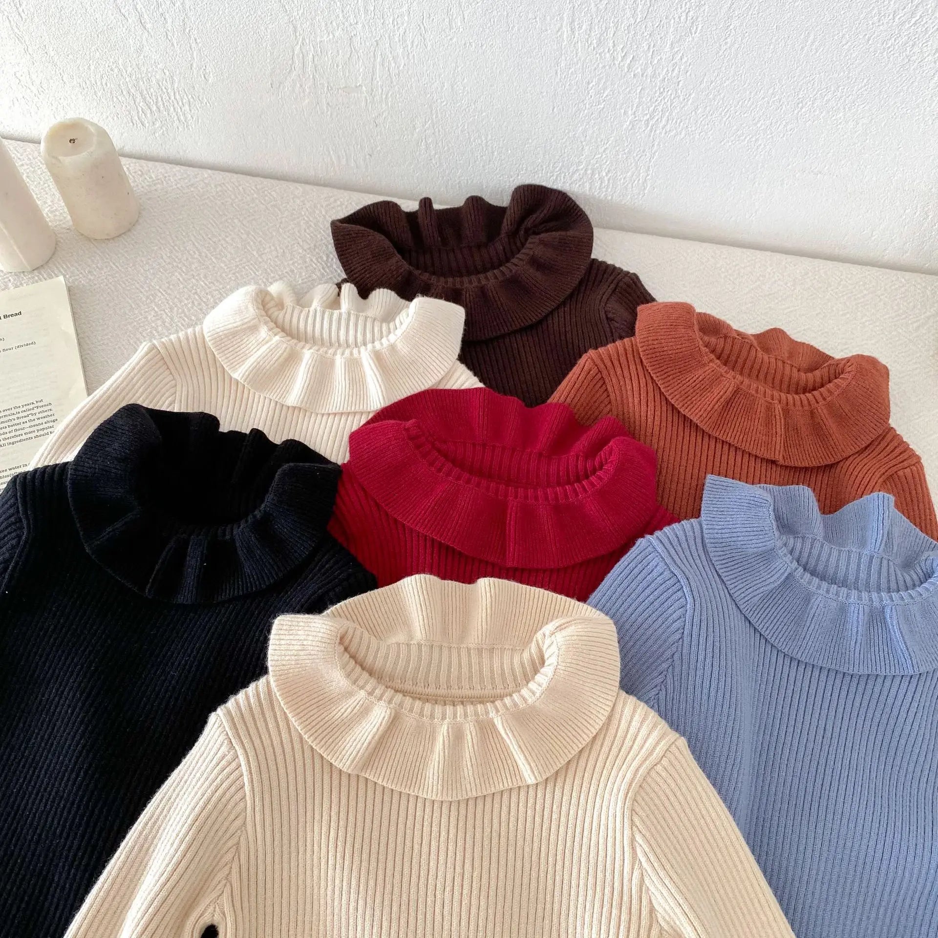 2025 Nieuwe effen trui met onderkant voor meisjes. Kinderkleding met lotusbladkraag en gebreide trui met basistopjes voor meisjes van 1-6 jaar.