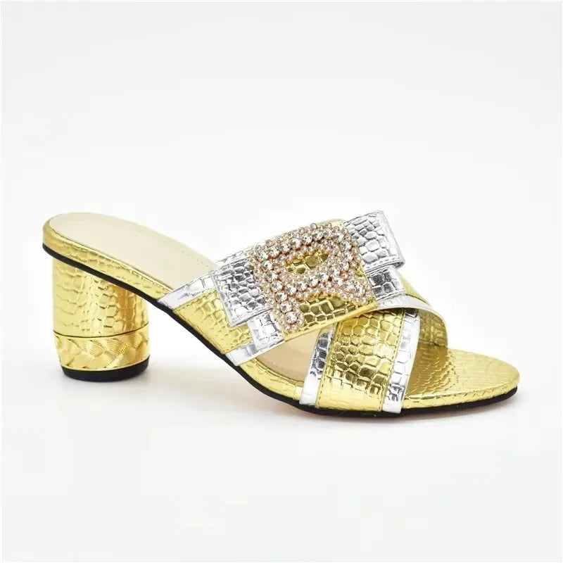 Fashion  Wedding Shoes for Women Bride Luxery Shoes Women Patent Leather Rhinestone Women Party Pumps Decorated with Rhinestone