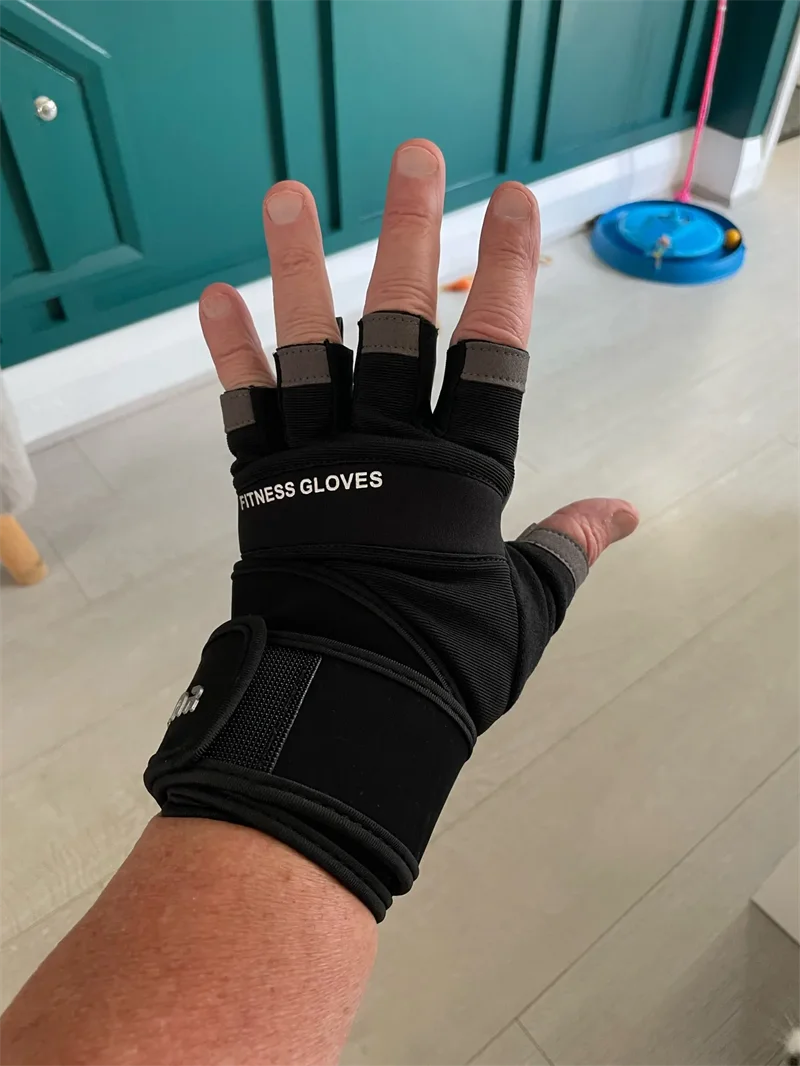 Anti-Slip Gym Gloves For Firm Grip on Bodybuilding And Weightlifting Equipment -  Suitable For Dumbbell Trainings, CrossFit Pull Ups & Workout Exercises