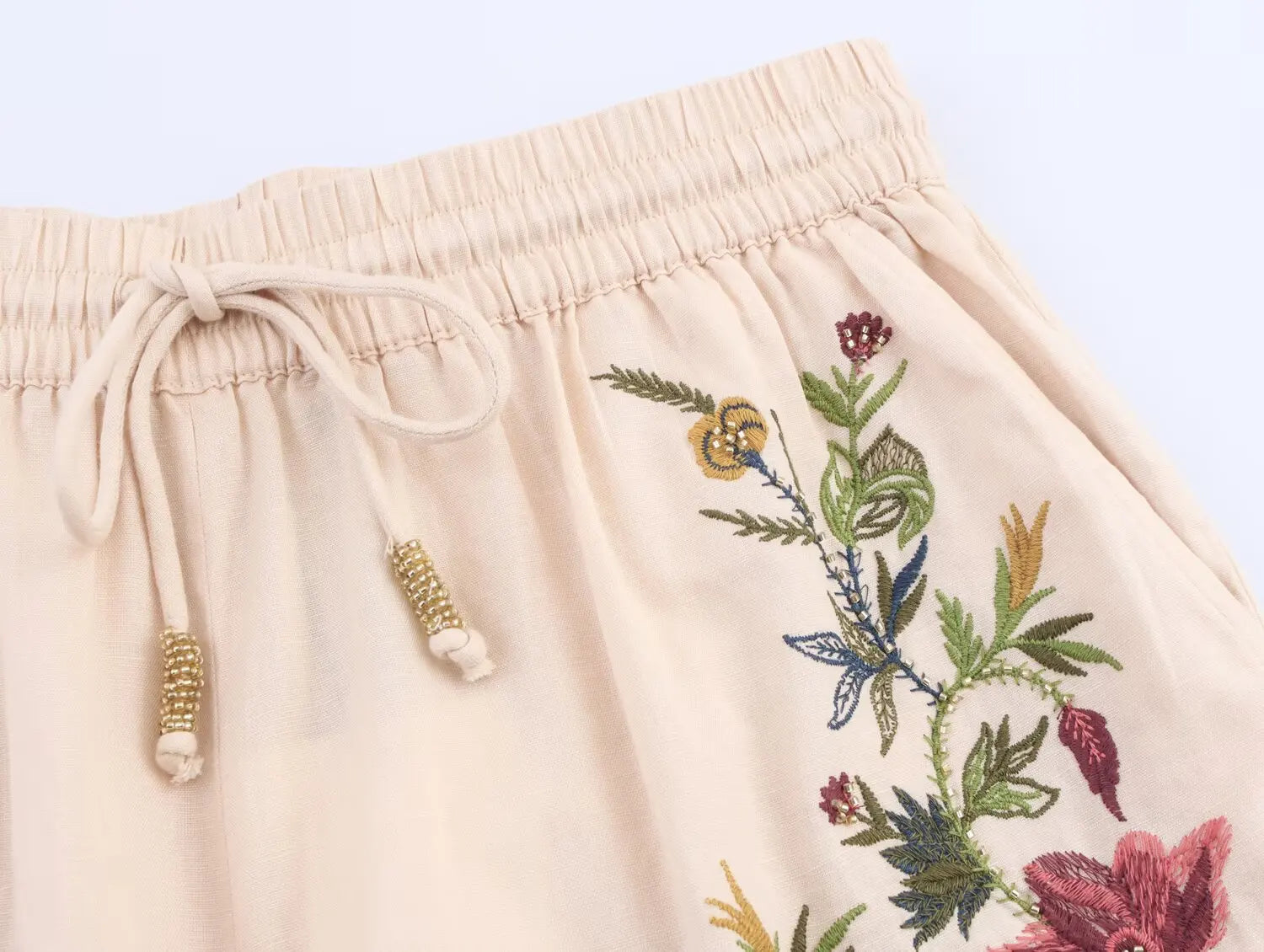Casual shorts met bloemenborduursel voor dames, elastische tailleband en trekkoorden, polyester shorts voor de middelbare leeftijd, zomercollectie 2025