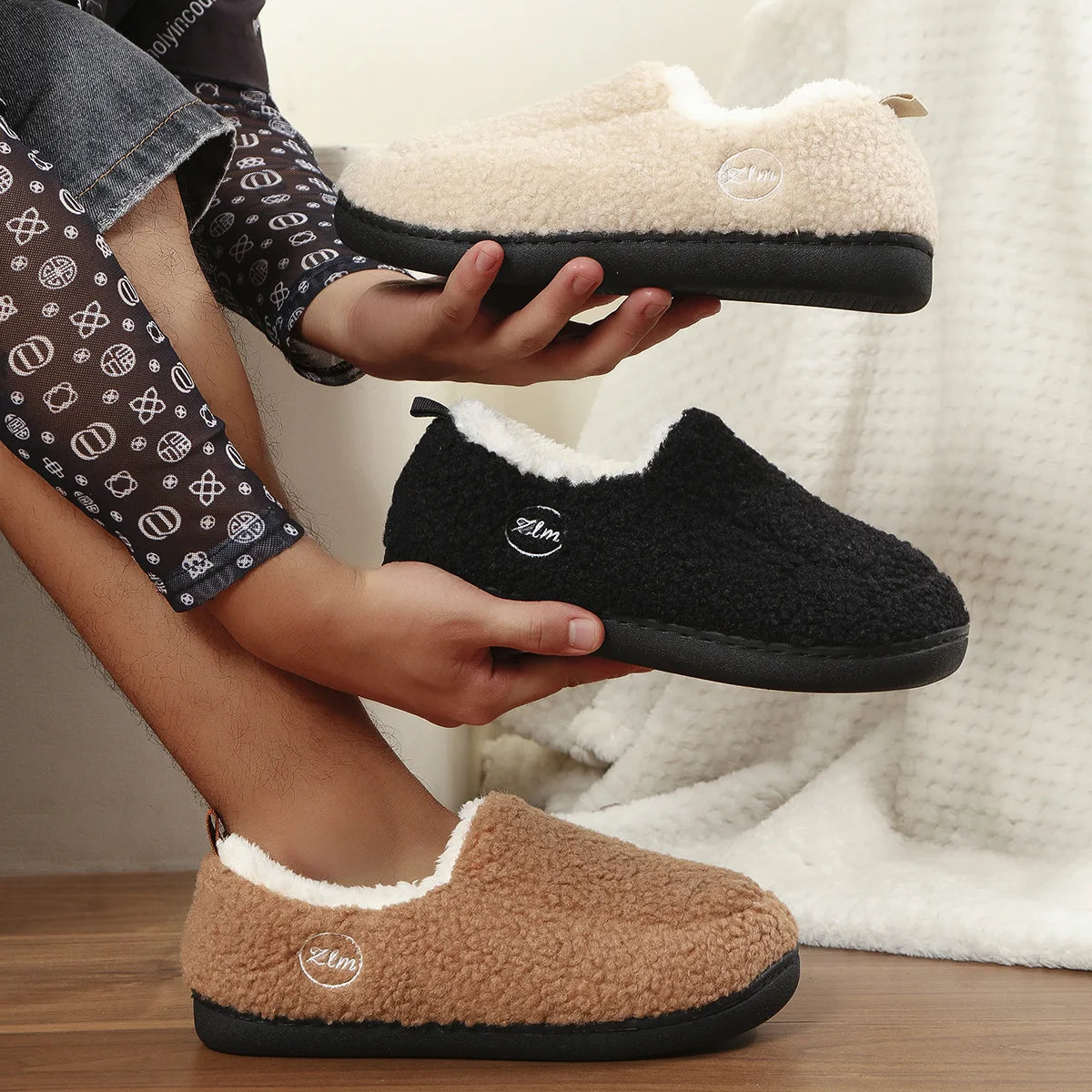 Women's Winter Fluffy Warm Slippers Short Plush Lined Home Shoes Suitable For Indoor and Outdoor Use With Anti-Skid Fuzzy Ladies Cotton Shoes