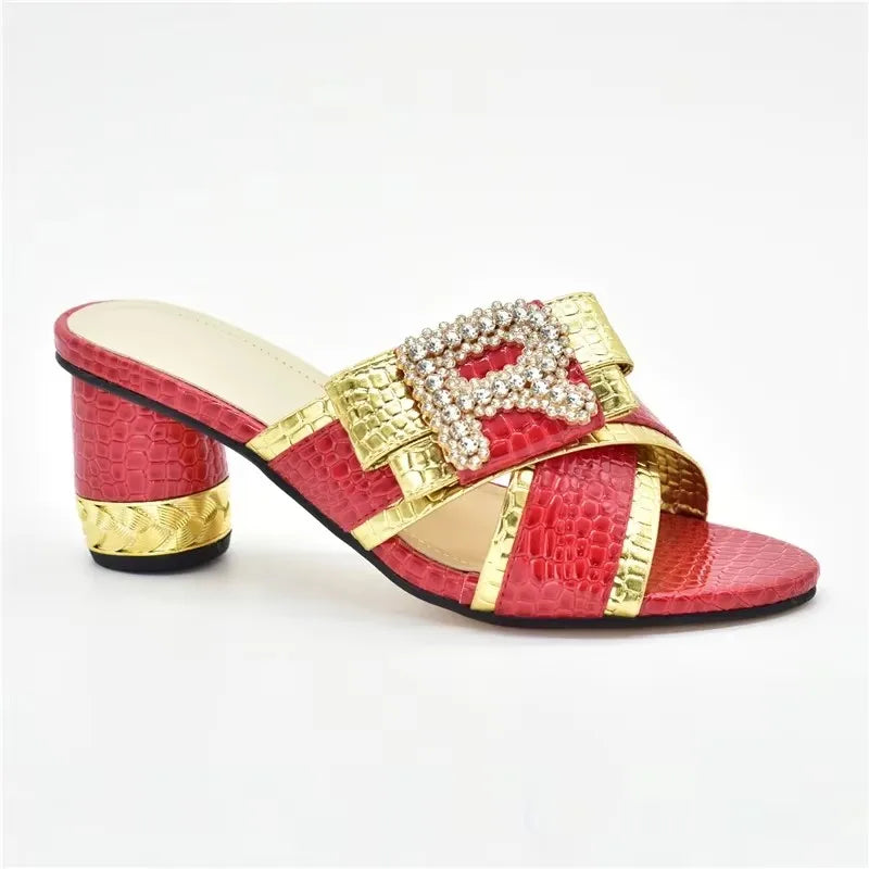 Fashion  Wedding Shoes for Women Bride Luxery Shoes Women Patent Leather Rhinestone Women Party Pumps Decorated with Rhinestone