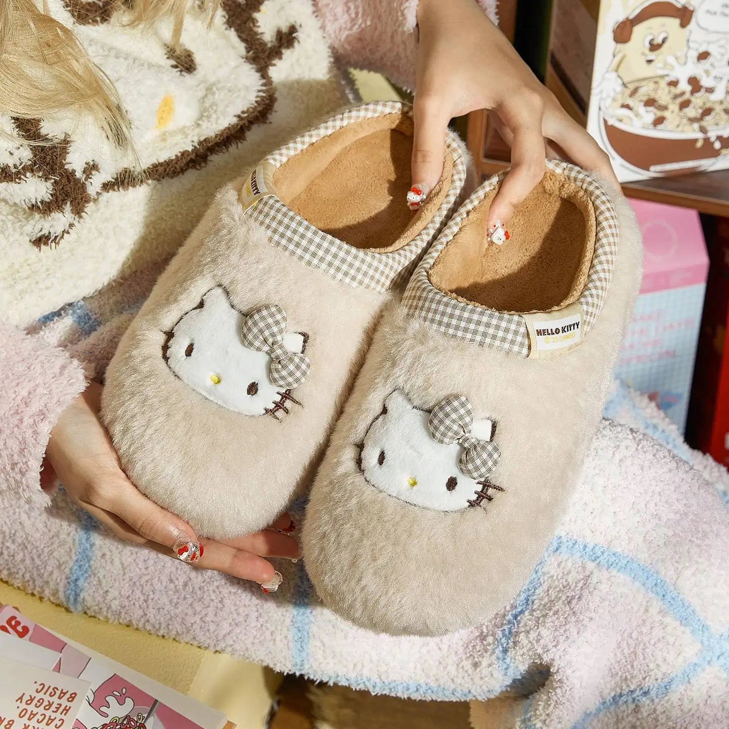Kids' Slippers House Shoes Cotton Hello Kitty Winter Shoes Warm Anti-Slip Soft Bottom Shoes For Girls Size 36-41