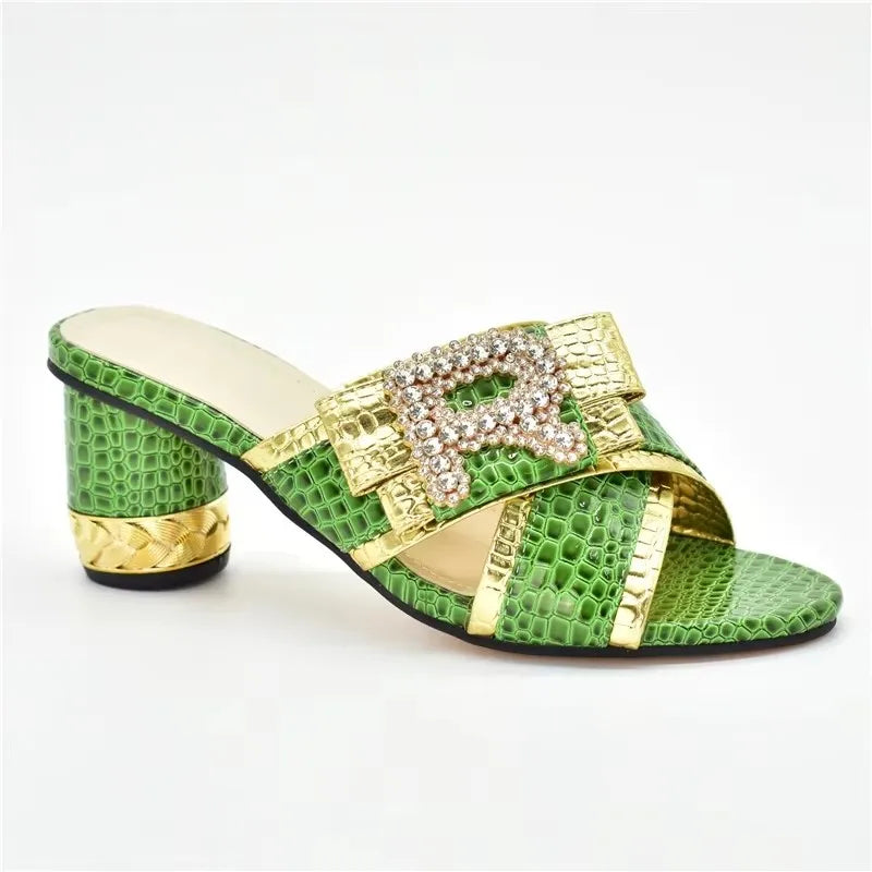 Fashion  Wedding Shoes for Women Bride Luxery Shoes Women Patent Leather Rhinestone Women Party Pumps Decorated with Rhinestone