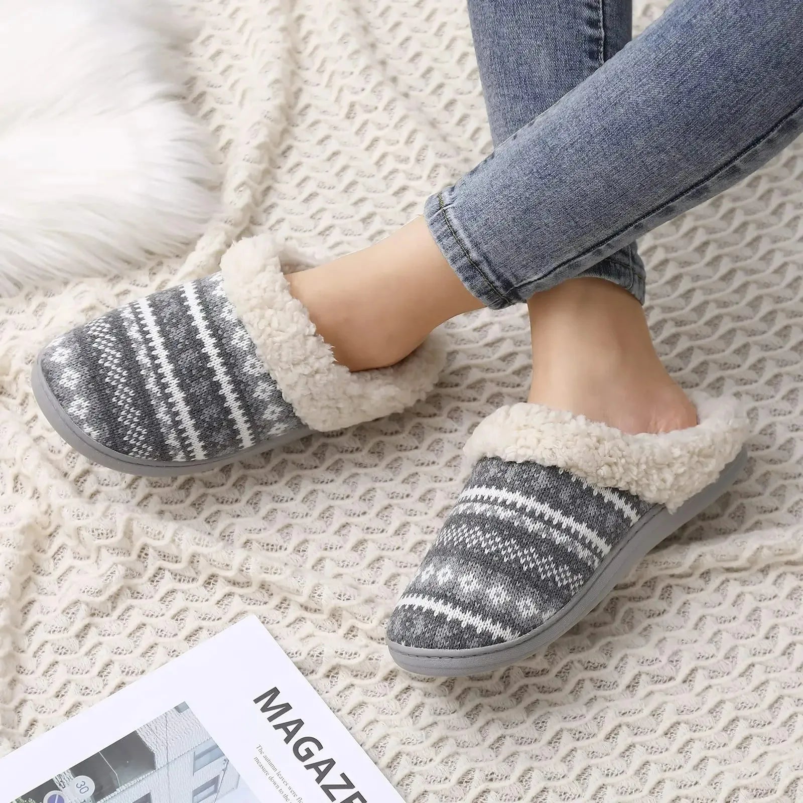Unisex Winter Fur Slippers Warm Cosy Plush Fluffy Home Cotton Shoes Plush Anti-Skid and Indoor Furry Slippers For Men & Women