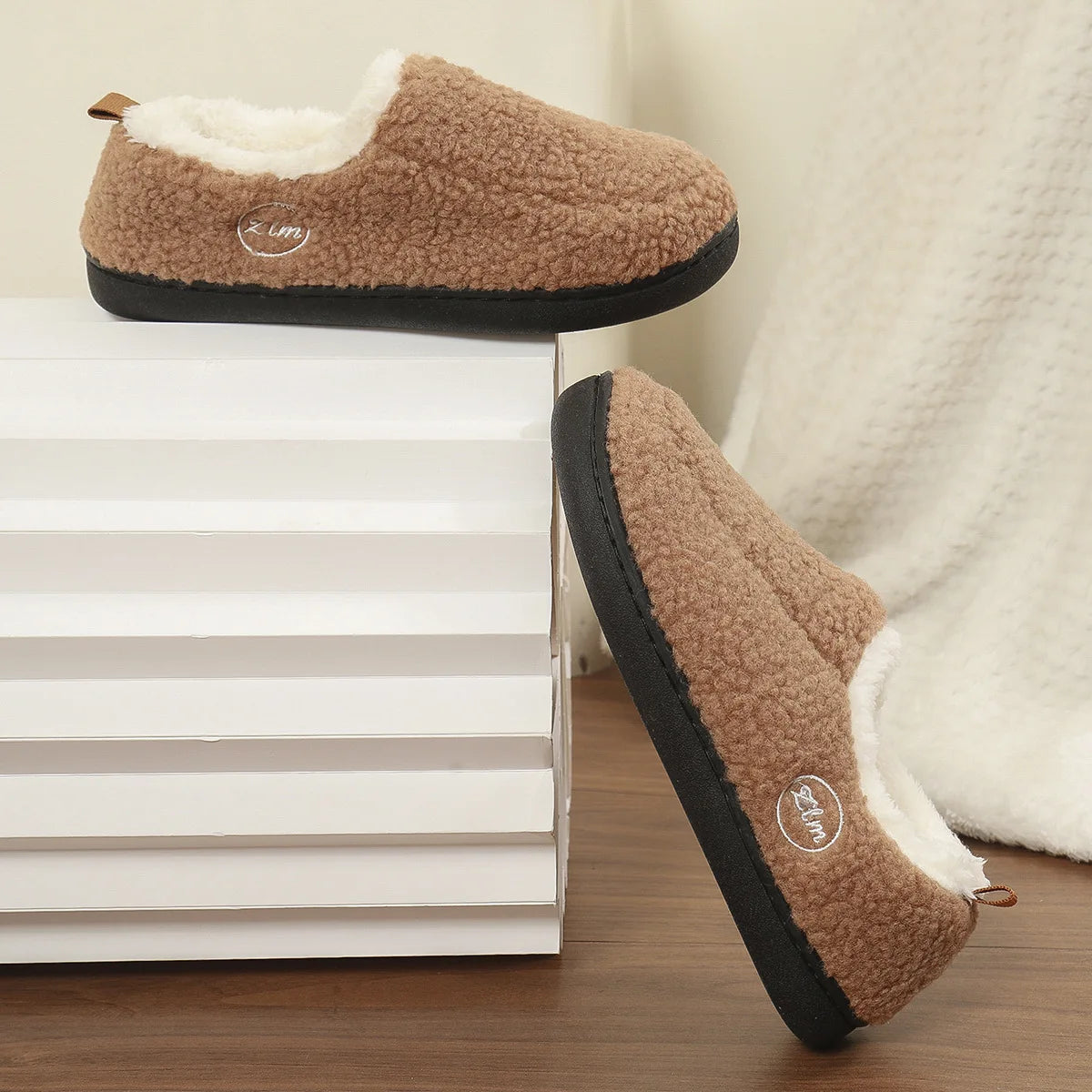 Women's Winter Fluffy Warm Slippers Short Plush Lined Home Shoes Suitable For Indoor and Outdoor Use With Anti-Skid Fuzzy Ladies Cotton Shoes
