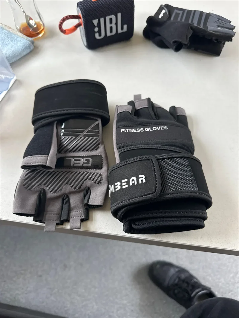 Anti-Slip Gym Gloves For Firm Grip on Bodybuilding And Weightlifting Equipment -  Suitable For Dumbbell Trainings, CrossFit Pull Ups & Workout Exercises