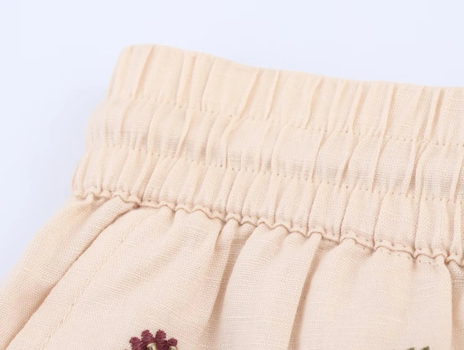 Casual shorts met bloemenborduursel voor dames, elastische tailleband en trekkoorden, polyester shorts voor de middelbare leeftijd, zomercollectie 2025