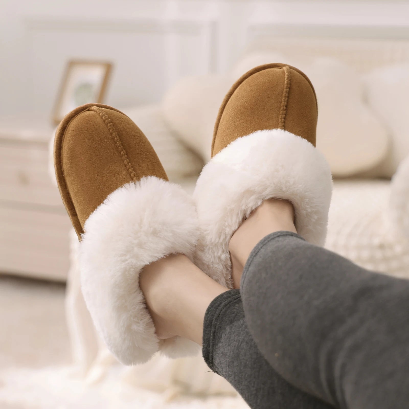 Women's Winter Warm Fluffy Faux Fur Suede Shoes For Indoor and Outdoor Use Fuzzy Slides Fur Slippers For Ladies