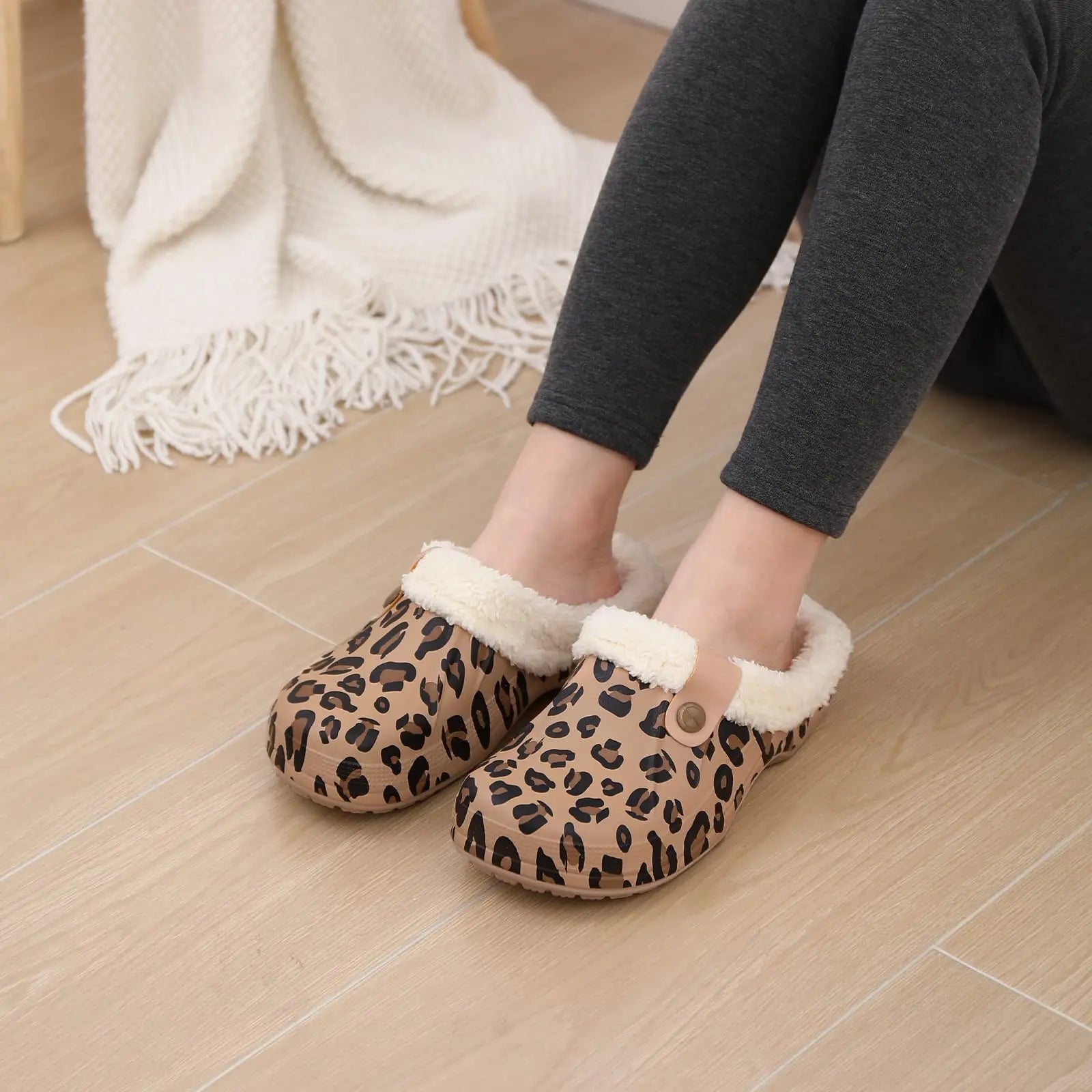 Unisex Plush Garden Winter Slippers Fur Clogs Slippers Non-Slips Cosy Fuzzy Home Slides With Soft Furry Waterproof For Men & Women
