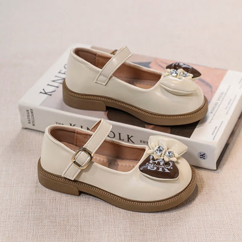 Stijlvolle leren strikschoenen voor meisjes, lente 2025, nieuwe mode, prinsessenschoenen voor bruiloften, kinderen, antislip, zachte zool, Mary Janes