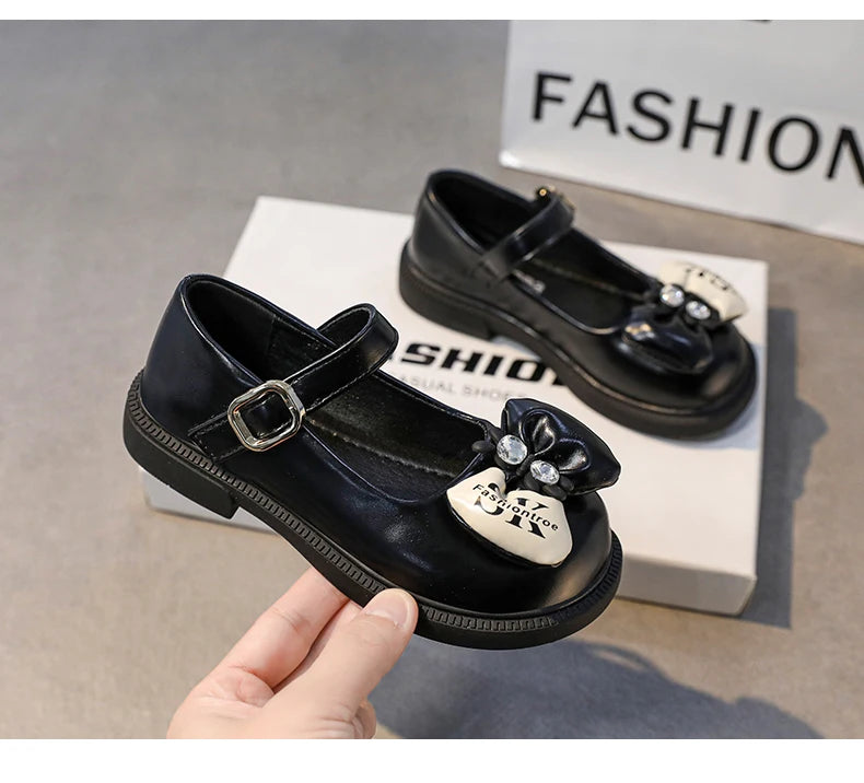 Stijlvolle leren strikschoenen voor meisjes, lente 2025, nieuwe mode, prinsessenschoenen voor bruiloften, kinderen, antislip, zachte zool, Mary Janes