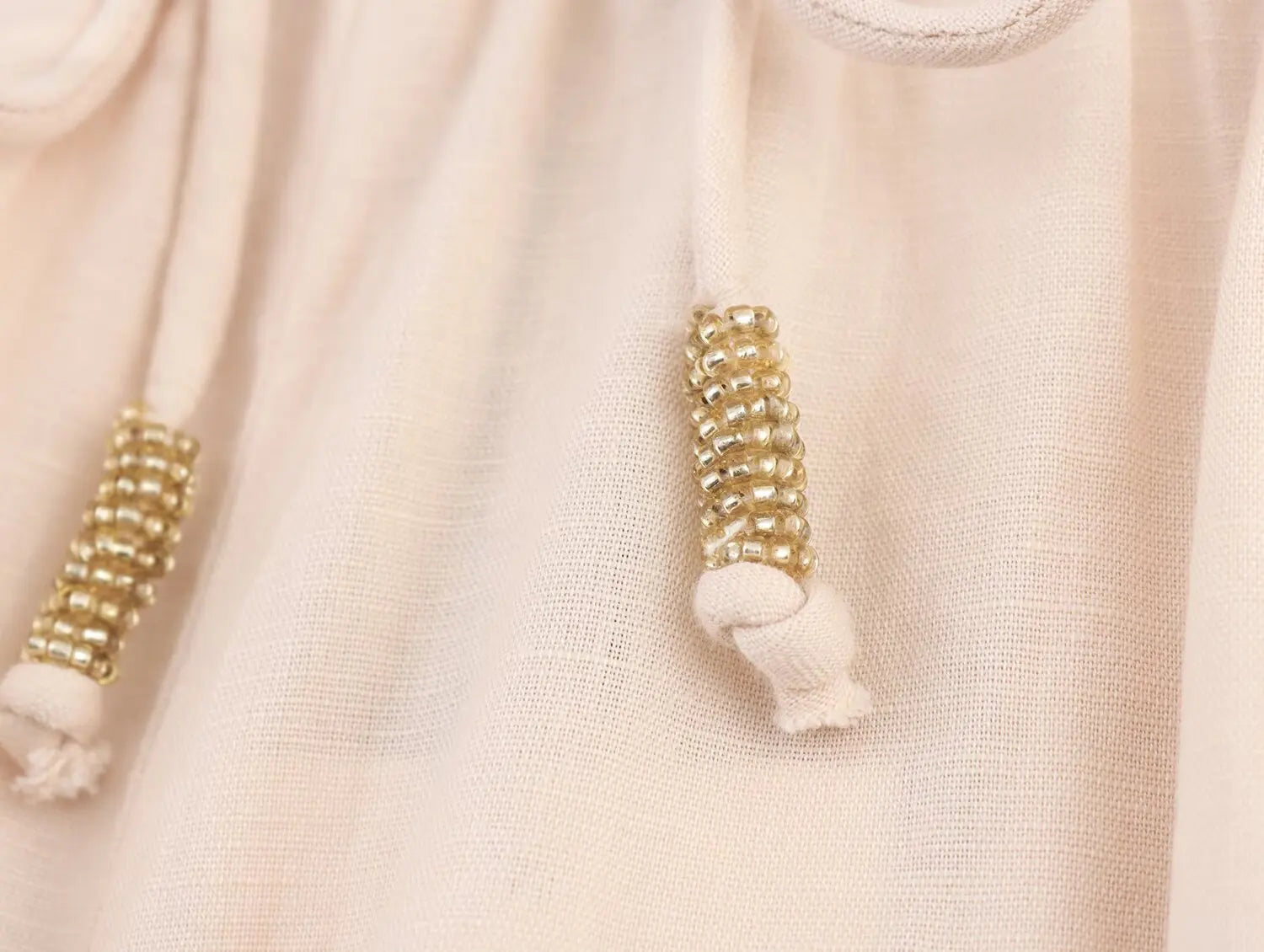 Casual shorts met bloemenborduursel voor dames, elastische tailleband en trekkoorden, polyester shorts voor de middelbare leeftijd, zomercollectie 2025