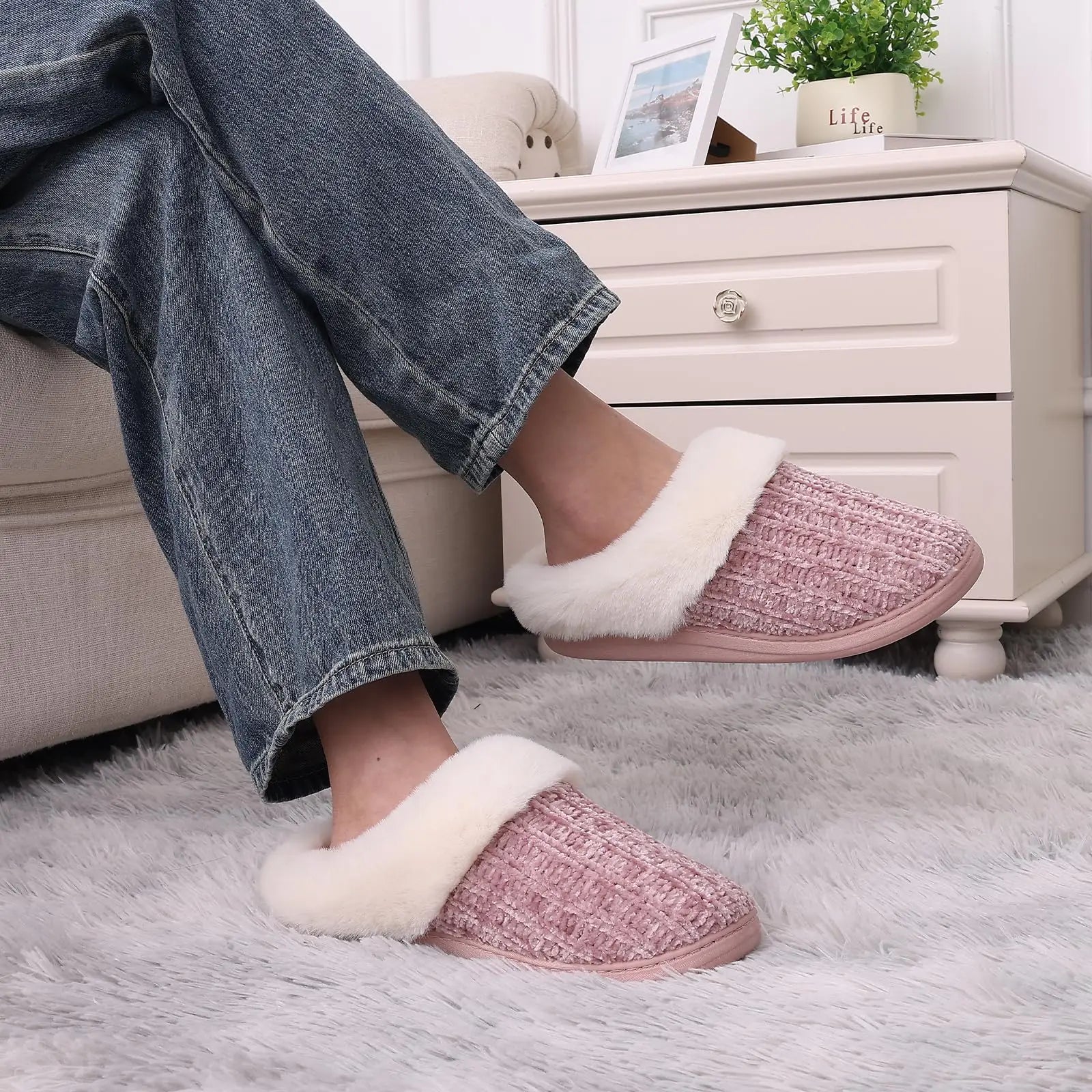 Women's Fleece Lined Warm House Cotton Slippers With Memory Foam and Non-Slip Cosy Fluffy Sole Plush Knit Slides Suitable For Bedroom Use