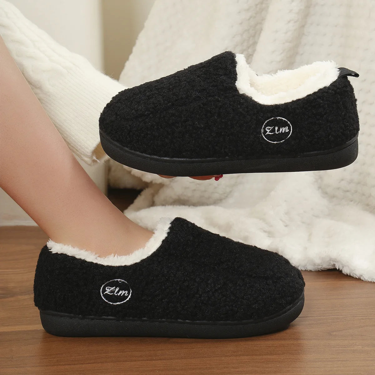 Women's Winter Fluffy Warm Slippers Short Plush Lined Home Shoes Suitable For Indoor and Outdoor Use With Anti-Skid Fuzzy Ladies Cotton Shoes