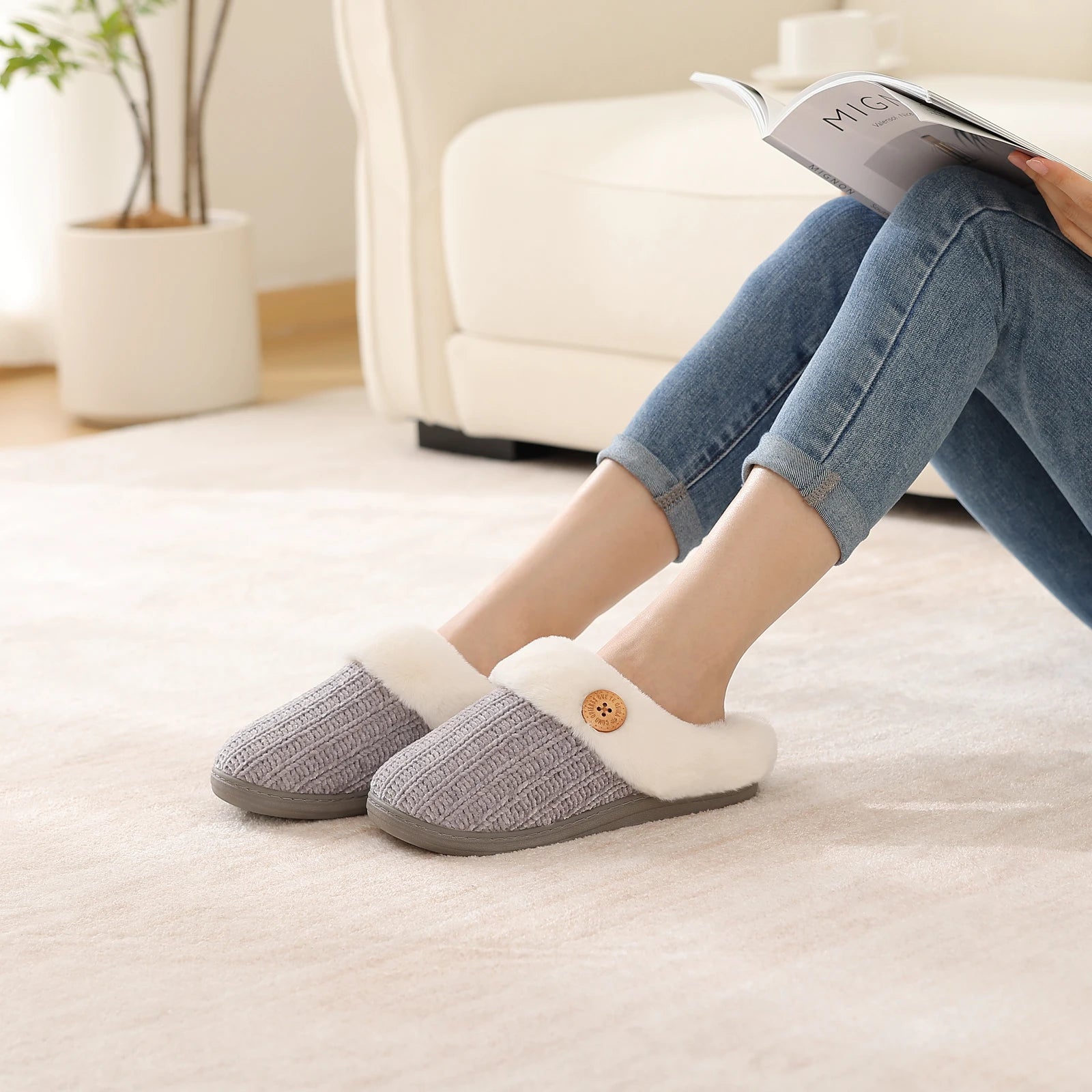 Women's Fleece Lined Warm House Cotton Slippers With Memory Foam and Non-Slip Cosy Fluffy Sole Plush Knit Slides Suitable For Bedroom Use