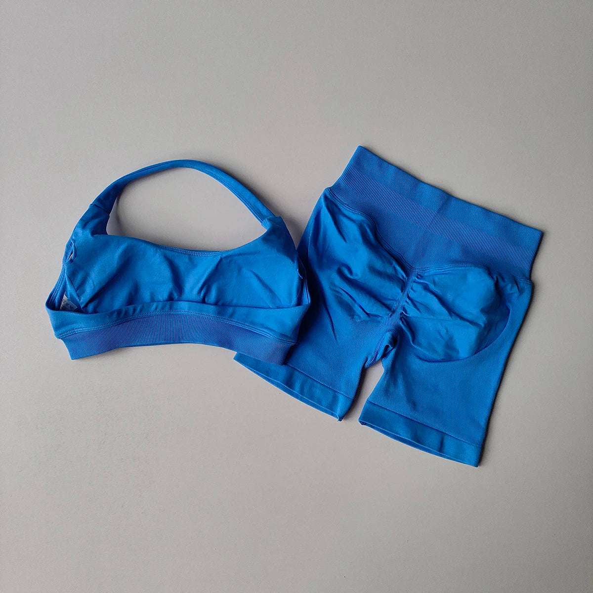 2-delige yogapak voor vrouwen Naadloze fitnesskleding Halter sportbeha Bijpassende impact shorts Trainingssets Gymset Outfit