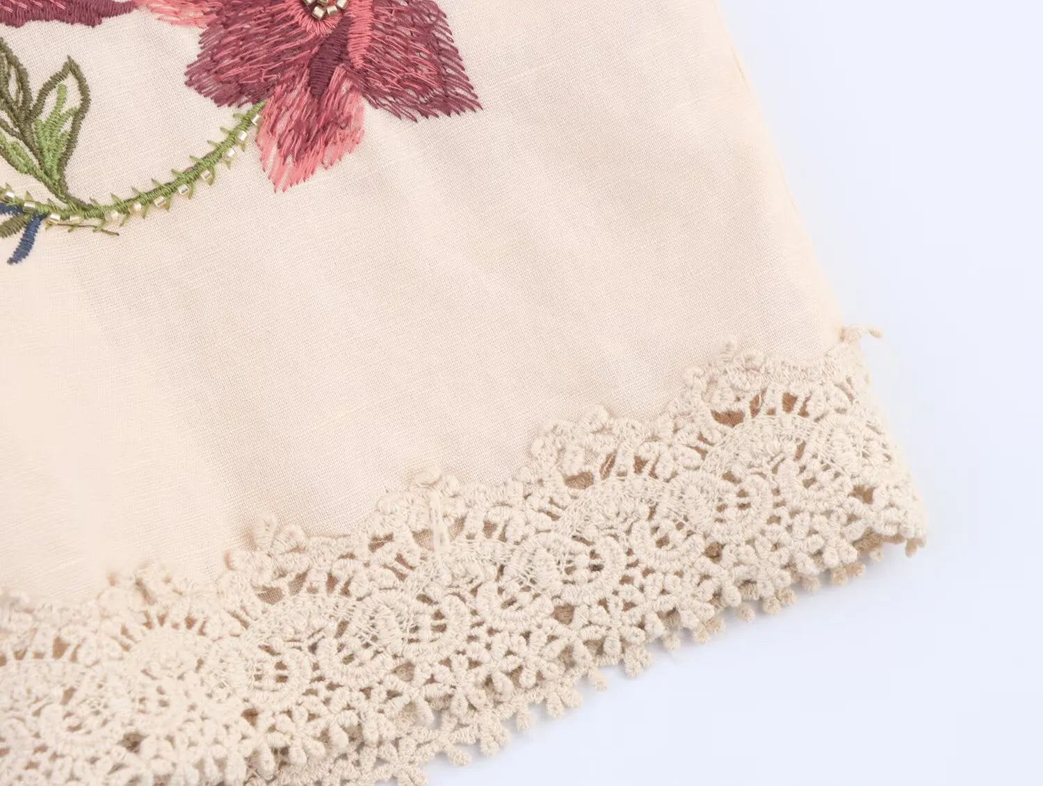 Casual shorts met bloemenborduursel voor dames, elastische tailleband en trekkoorden, polyester shorts voor de middelbare leeftijd, zomercollectie 2025