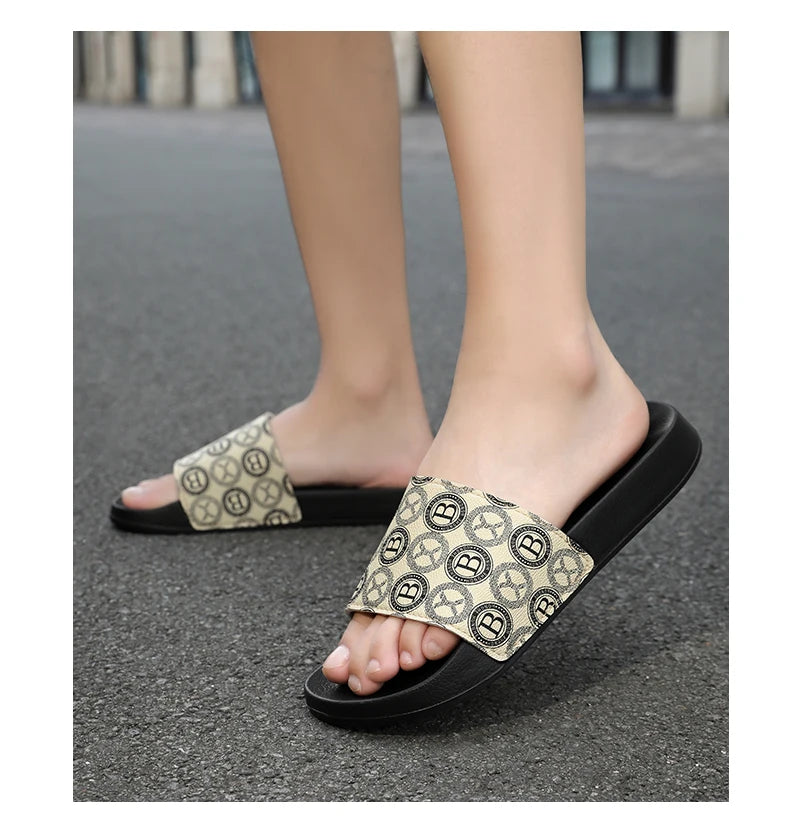Daily Outdoor Walking Slipper Men Fashionable Summer Beach Water Shoes Comfortable Youth New Cool Sandals Seaside Slides