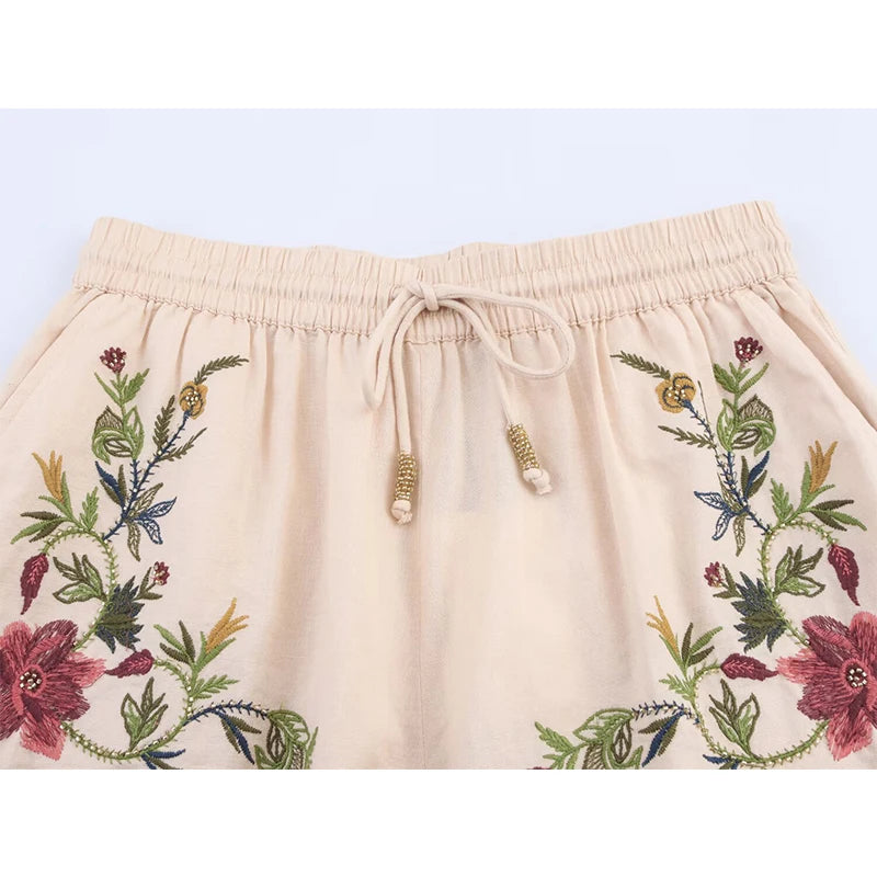 Casual shorts met bloemenborduursel voor dames, elastische tailleband en trekkoorden, polyester shorts voor de middelbare leeftijd, zomercollectie 2025